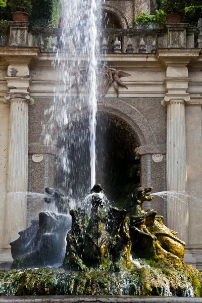 Drakar fontän, villa d'este - tivoli — Stockfoto