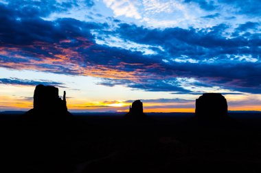 Monument valley gündoğumu