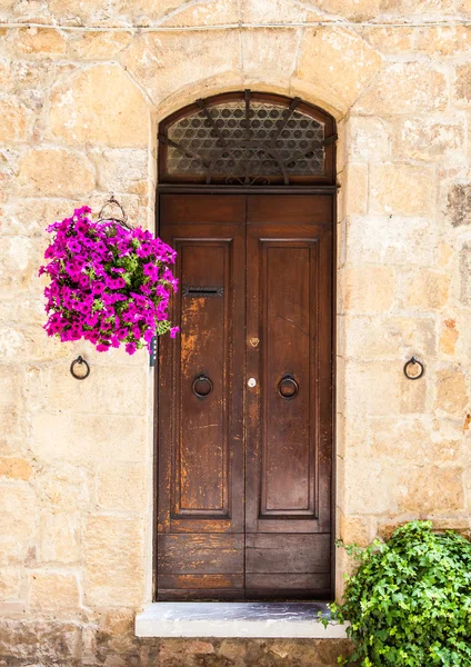 Drzwi Toskanii — Zdjęcie stockowe