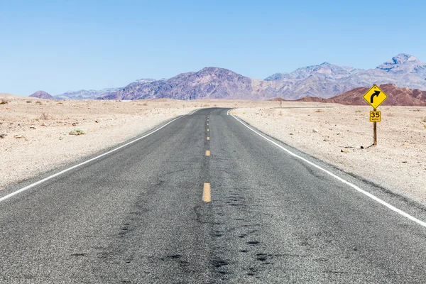 Çölde yol — Stok fotoğraf