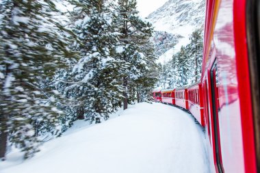 Karda tren.