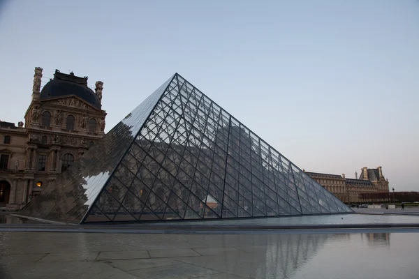 Entrée du musée du Louvre — Photo