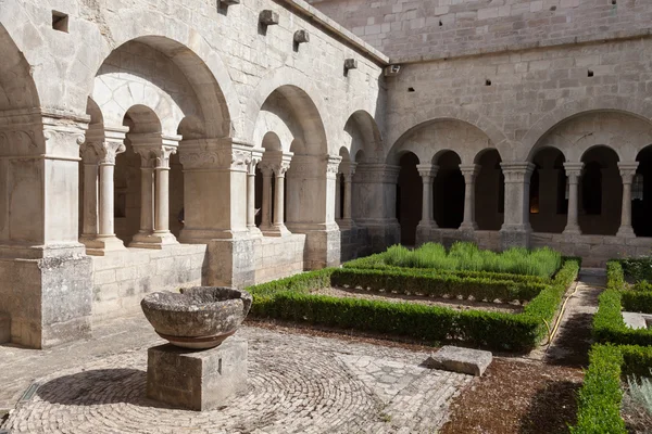 Vecchio giardino abbaziale — Foto Stock