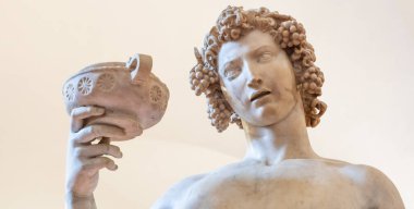 Floransa, İtalya - Haziran 2021: Michelangelo Buonarotti 'nin Baküs' ü, 1501. Beyaz mermerden yapılmış antik heykel