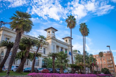 SANREMO, İtalya - CIRCA AĞUSTOS 2020: Sanremo Kumarhanesi, şehrin ve Liguria Bölgesi 'nin ana simgelerinden biri.