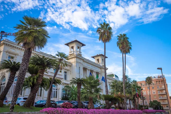 SANREMO, İtalya - CIRCA AĞUSTOS 2020: Sanremo Kumarhanesi, şehrin ve Liguria Bölgesi 'nin ana simgelerinden biri.