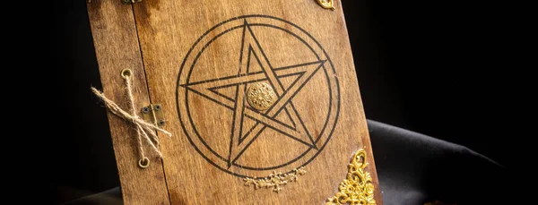 Eski Kara Büyü Kitabı Gizem Fantezi Karanlık Kötülük Kavramı — Stok fotoğraf