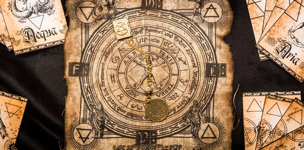Ancien Fond Ésotérique Sorcellerie Occultes Paganisme Vieux Symbole Avec Runes — Photo