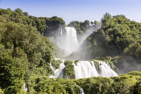 Marmore Waterval Umbrië Italië Verbazingwekkende Waterval Spetterend Natuur Met Bomen — Stockfoto