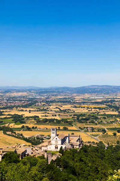 意大利Umbria地区的Assisi村 该城以意大利圣弗朗西斯科大教堂 Basilica San Francesco 而闻名 — 图库照片