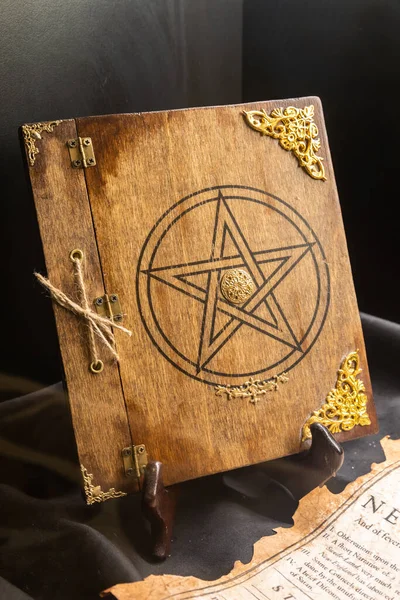 Eski Kara Büyü Kitabı Gizem Fantezi Karanlık Kötülük Kavramı — Stok fotoğraf