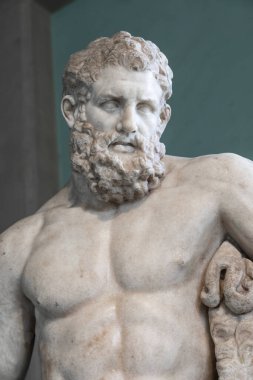 Floransa, İtalya - Mart 2022: Herkül antik heykeli - klasik heykel, güçlü insan vücudu