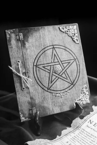 Stara Księga Czarnej Magii Koncepcja Tajemniczości Fantazji Mrocznego Zła — Zdjęcie stockowe