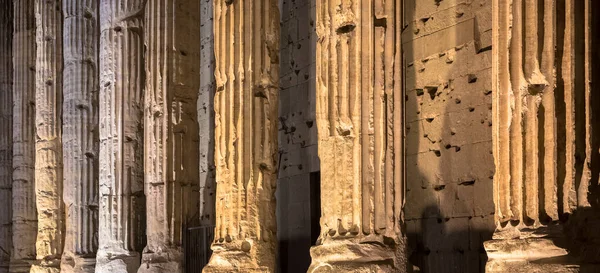 Řím Itálie Detail Osvětlené Sloupové Architektury Pantheonu Noci Užitečné Jako — Stock fotografie