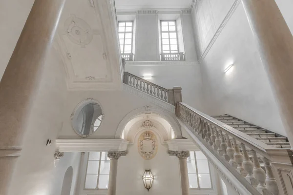 Turín Italia Circa Mayo 2021 Escalera Lujo Mármol Antiguo Palacio — Foto de Stock