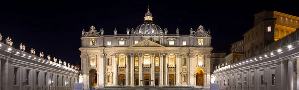 Påvlig Basilika Sankt Peter Vatikanstaten Upplyst Natten Designad Michelangelo Och — Stockfoto
