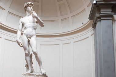 Florence, İtalya - Ağustos 2021: Michelangelo Buonarotti 'nin David heykeli. Rönesans sanatının başyapıtı..