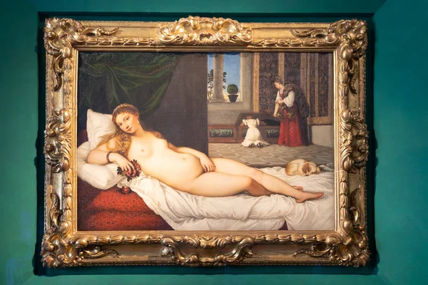 Floransa, İtalya - 2022 yılı civarı Urbino Venüsü, Titian, 1538. Sanattaki kadın güzelliği