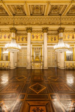 Torino, İtalya - Ocak 2022: 1842 Kraliyet Sarayı 'nda romantik eski bir balo salonu.