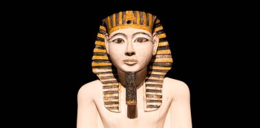 Torino, İtalya - Ocak 2022: Mısır arkeoloji müzesi - antik heykel, M.Ö. 1190 Boşluğu kopyala