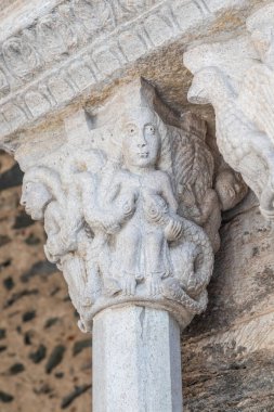 St. Michael Abbey - Sacra di San Michele - İtalya. Gargoyle canavar heykeli, 11. yüzyıl.