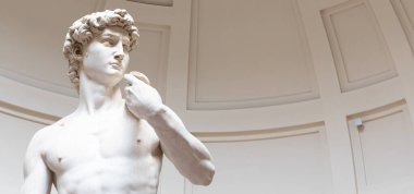 Florence, İtalya - Ağustos 2021: Michelangelo Buonarotti 'nin David heykeli. Rönesans sanatının başyapıtı..