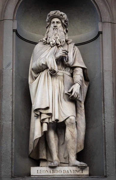 Leonardo Vinci Statue Genius Located Front Uffizi Gallery Florence Italy Royalty Free Stock Photos