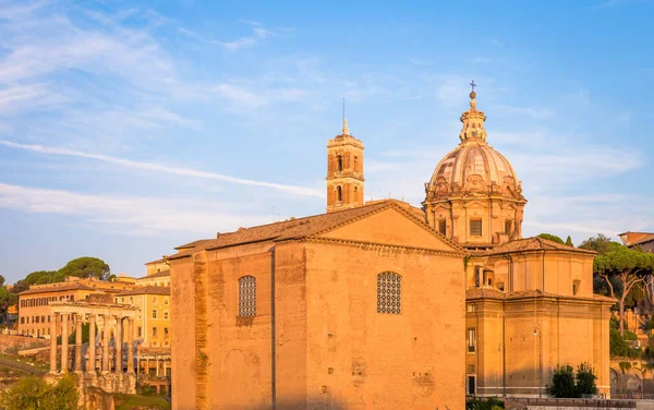 Rzym Włochy Circa Serca 2020 Światło Wschodu Słońca Błękitnym Niebem — Zdjęcie stockowe