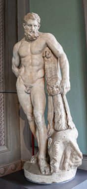 Floransa, İtalya - Mart 2022: Herkül antik heykeli - klasik heykel, güçlü insan vücudu