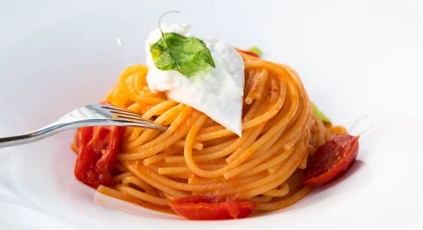 Italian Pasta Spaghetti Burrata Cheese Closeup Mediterranean Diet — Stock Photo, Image