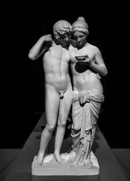 ミラノ イタリア 2020年6月 ベルテル ソルヴァルドセンの傑作 キューピッドとサイケ 1861年 永遠の愛の象徴 — ストック写真
