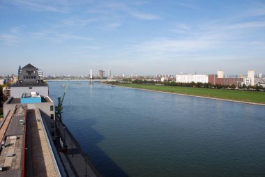 Yön bulma kanalının seti, kuş bakışı görüş.