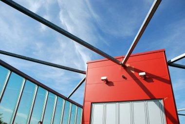 Gözlem güvertesinin çatısında.