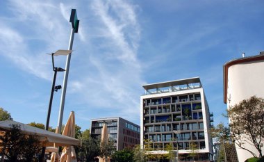 Almanya 'nın Köln kentindeki bir binanın alışılmadık mimarisi