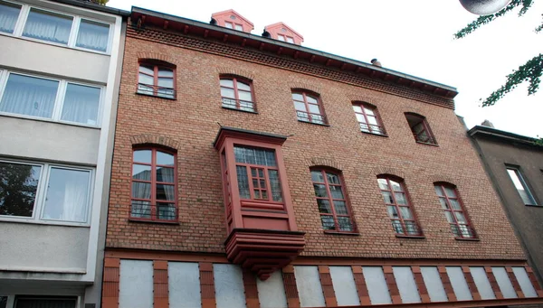 Almanya, kırmızı tuğla ev