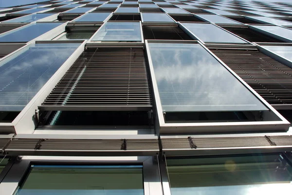 Pared Inusual Del Edificio Que Consta Enteramente Ventanas — Foto de Stock