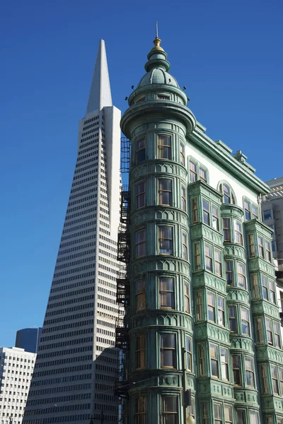 Transamerica pyramid e sentinella edificio, san francisco — Foto Stock