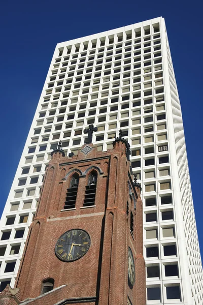 Church and Office Tower — Stock Photo, Image