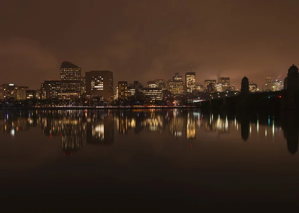 Skyline di Boston di notte da Cambridge — Foto Stock