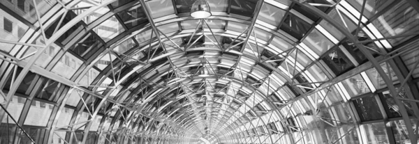 Passerelle intérieure en verre — Photo