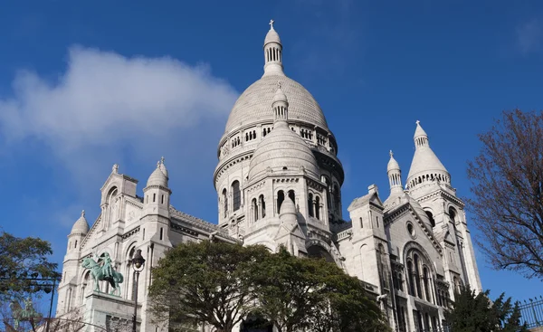 Bazyliki Sacre-coeur w pogodny dzień — Zdjęcie stockowe