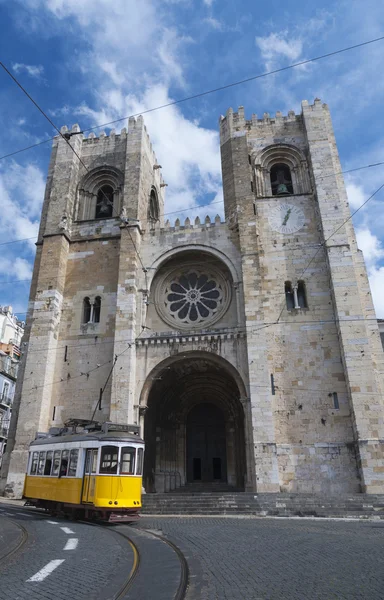 Lisbon cathedral and a tramway — Stock Photo, Image