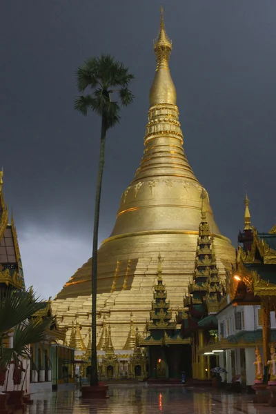 Shwedagon-pagoden, Yangon – stockfoto