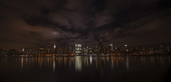 New York skyline på natten — Stockfoto