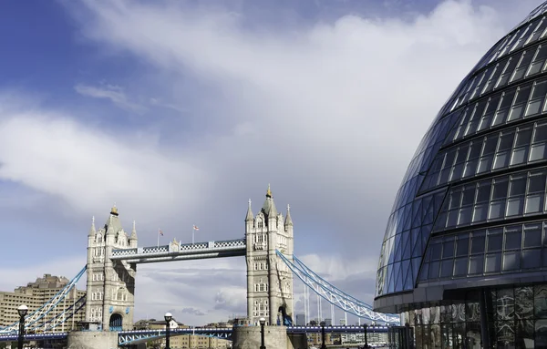 市政厅与伦敦塔桥 — 图库照片