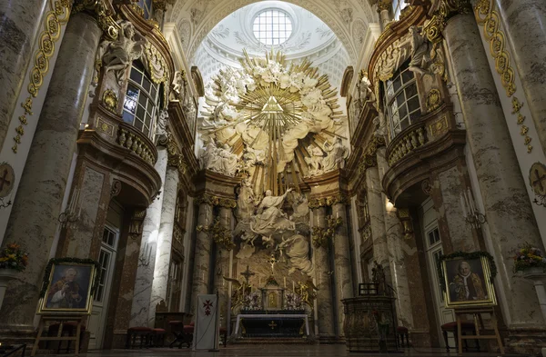 Innenansicht der Karlskirche, Wien — Stockfoto