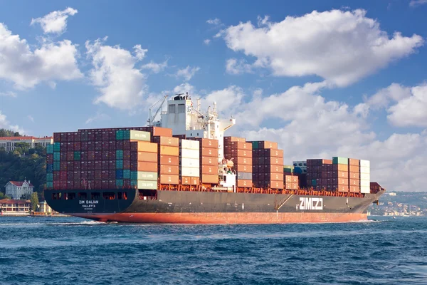 Containerschiff zim dalian — Stockfoto