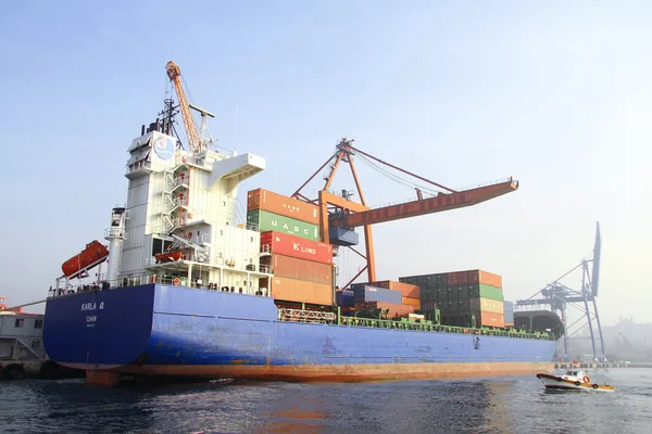 Cargo Ship in Seaport — Stock Photo, Image