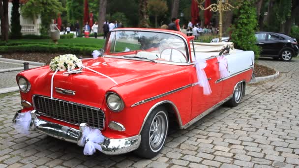 Klasszikus autó, 1955-ben Chevrolet Bel Air kabrió — Stock videók