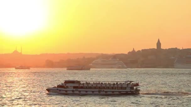 Istanbul bij gouden zonsondergang — Stockvideo